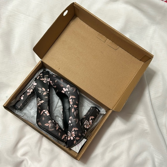 le chateau Shoes - Le Chateau - shoes